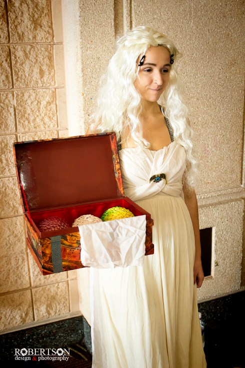Daenerys Targaryen cosplay by @lady_rei